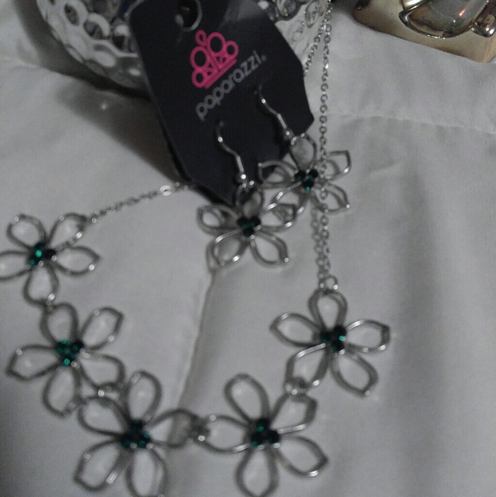 Paparazzi Floral necklace